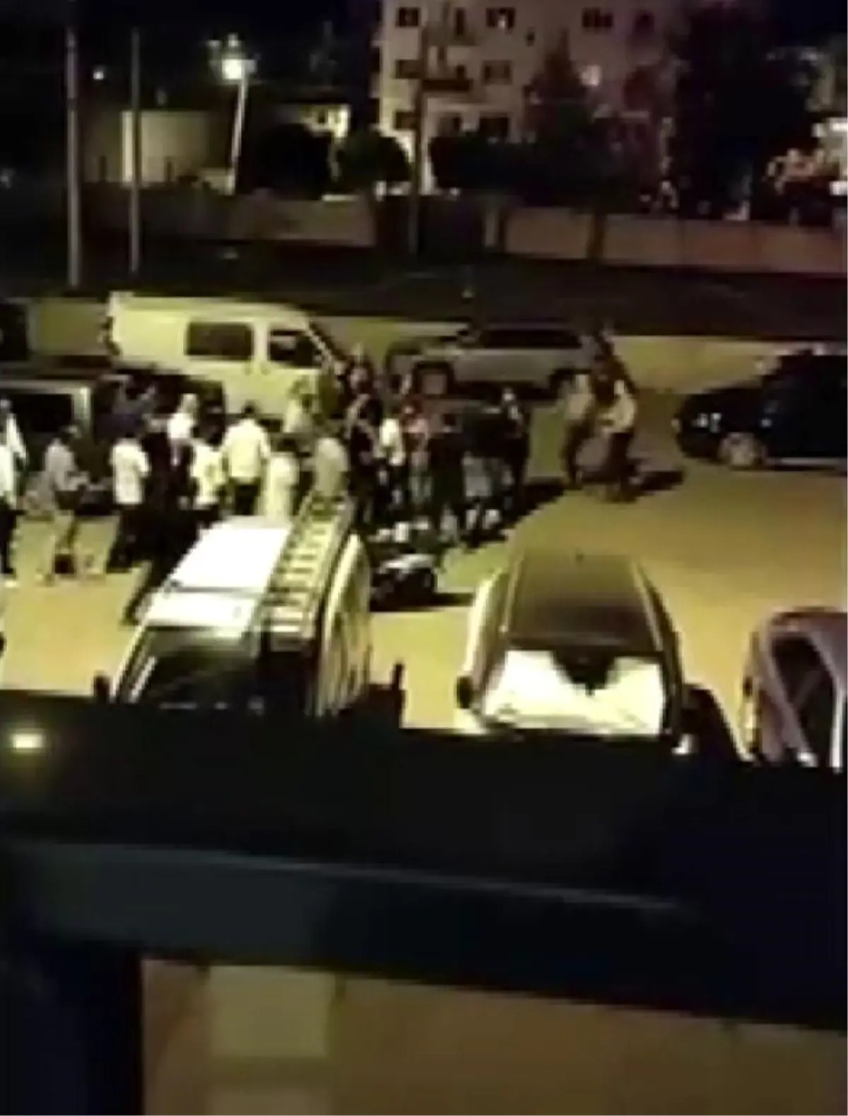 izmirde dugun salonunda polis saldirisi EWxaqPtI