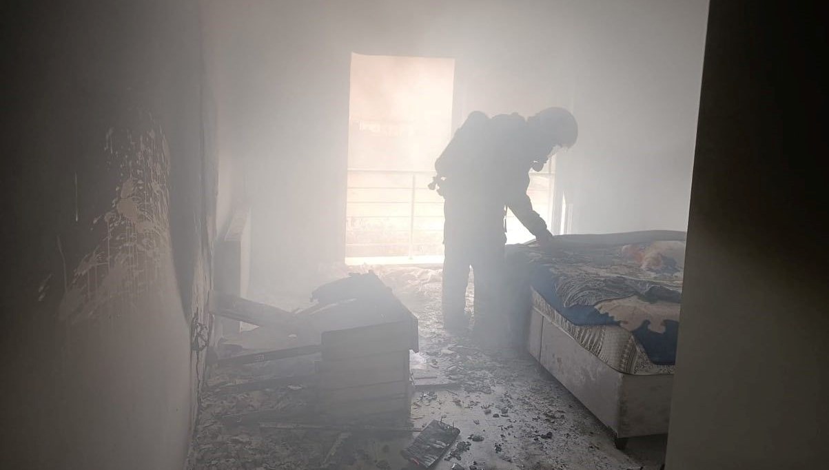 arsuzda bir ev alevlere teslim oldu WwvgykrY.jpg