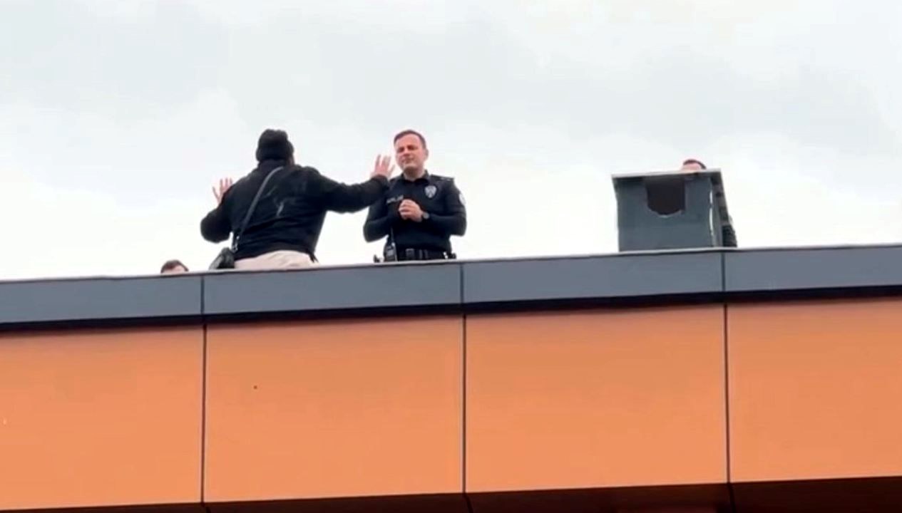 catiya cikan apartman gorevlisini baskomiser ikna etti FKnhptVq.jpg