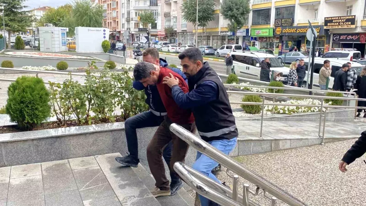 corumda babasini tufekle olduren zanli adliyeye sevk edildi ga4UFa3m.jpg