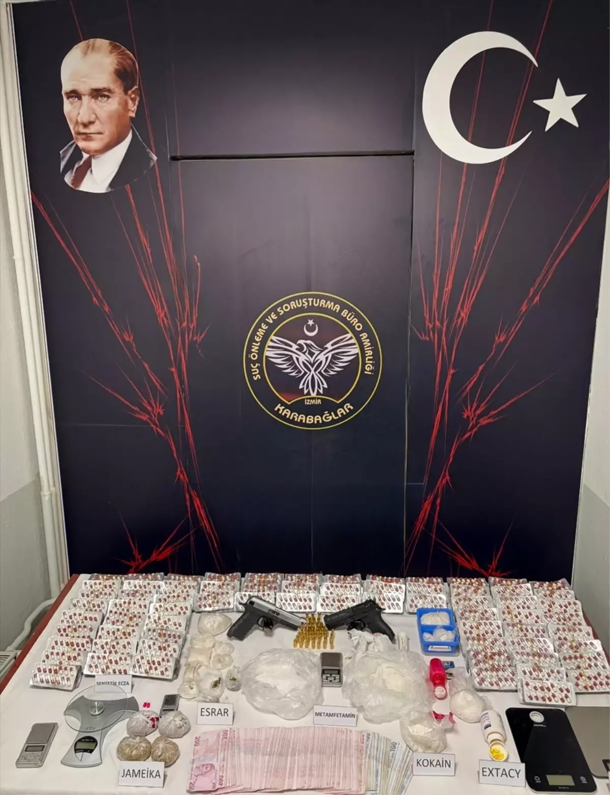 izmirde uyusturucu operasyonu 4 gozalti mVs66J7x.jpg