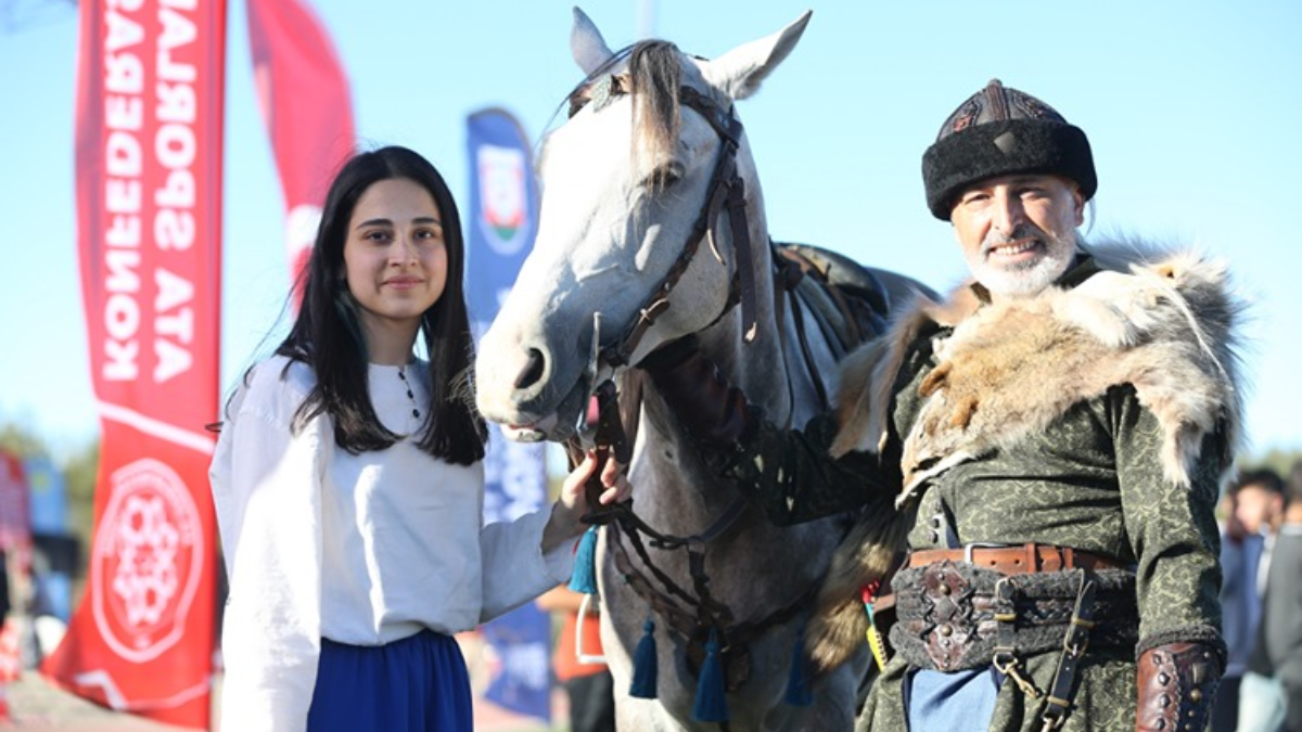 baba kizin nefes kesen atli gosterisi boynuz kulagi gecti kWGBa22c.jpg