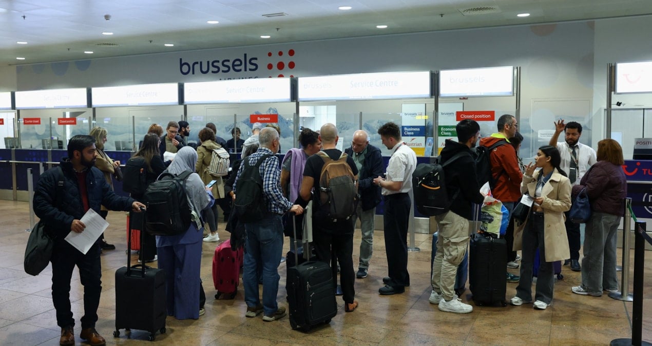 kimligi belirsiz iha hava limanini kapattirdi rM2EpYRC.jpg