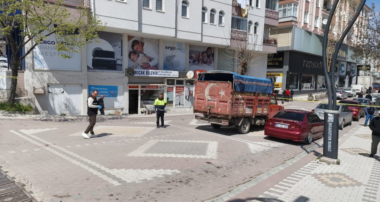 Dedesinin Elinden Kayarak Kamyonetin Altında Kalan 3 Yaşındaki Çocuk Hayatını Kaybetti