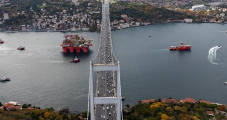 istanbul-bogazinda-gemi-trafigi-askiya-alindi-KxLAFhci
