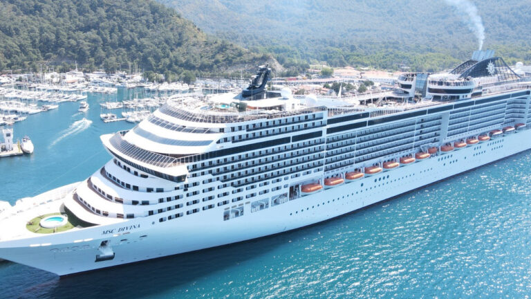 marmarise-msc-divina-kruvaziyeriyle-3-bin-280-turist-geldi-Xu8XSeR6