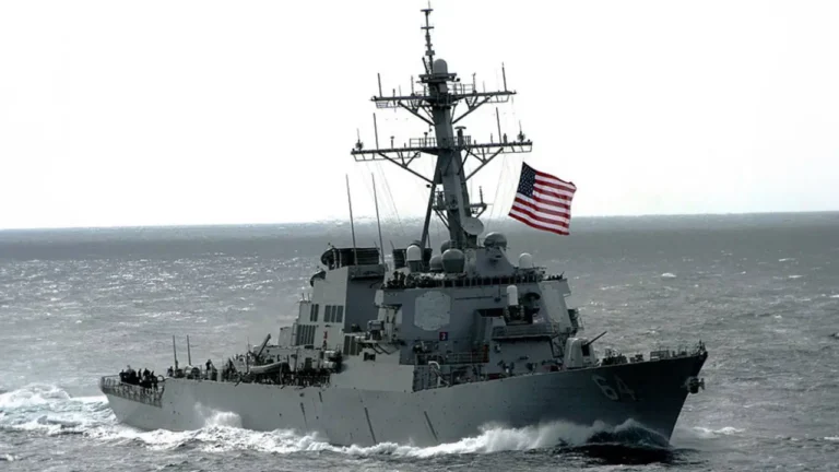 iran-medyasi-iran-donanmasi-hurmuz-bogazi-yakininda-3-abd-destroyerini-vurdu-TpHBIl22