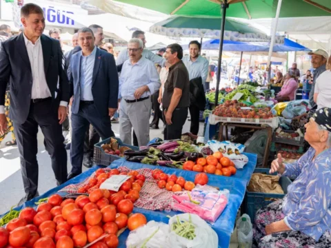 Cemil tugay tirede vatandaslar ureticiler ve esnafla bulustu fTSiWr2i